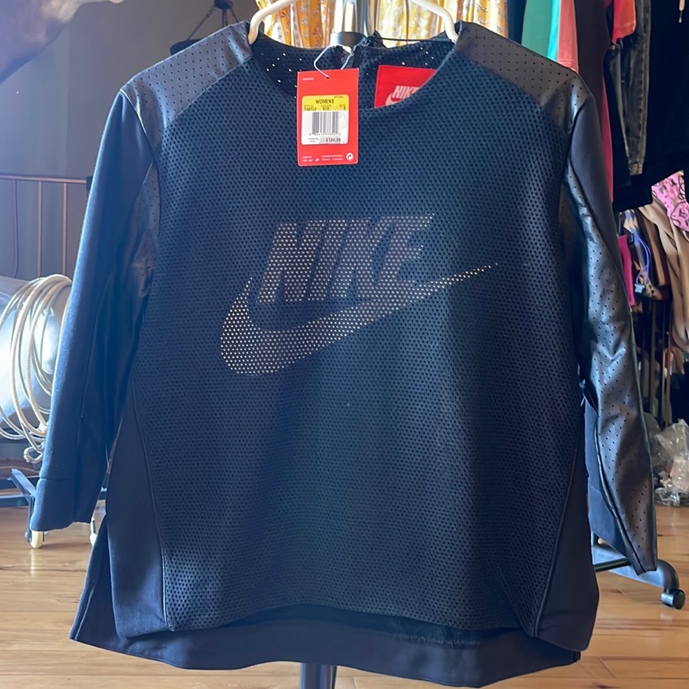 Nike top